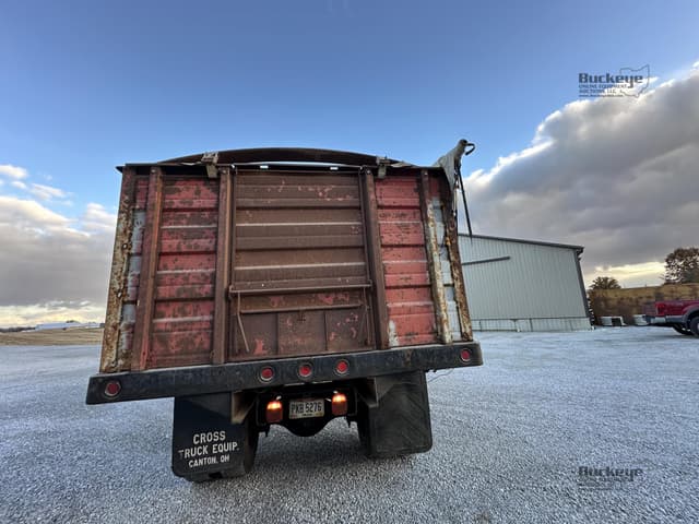 Image of International 4900 equipment image 4