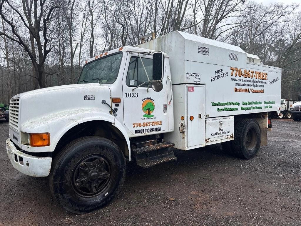 1997 International 4900 Equipment Image0