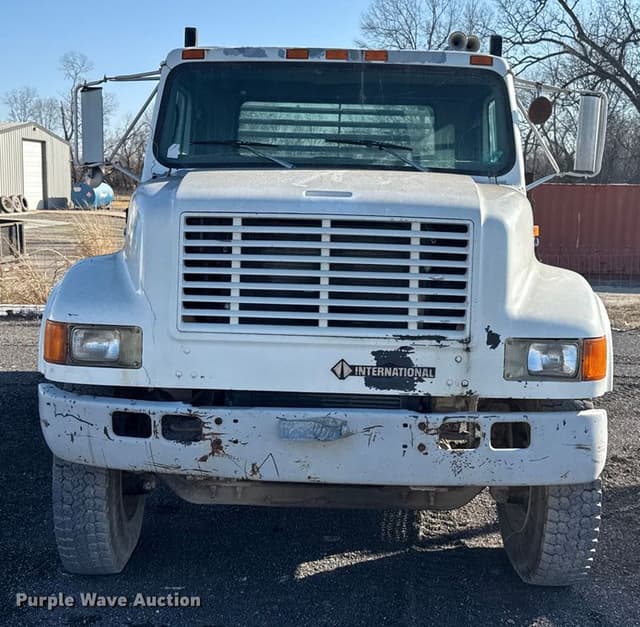 Image of International 4900 equipment image 1