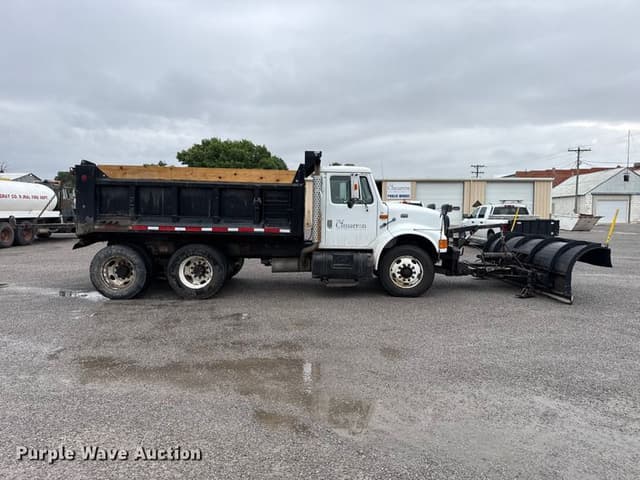 Image of International 4900 equipment image 3