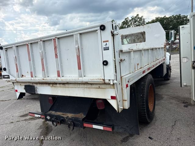 Image of International 4900 equipment image 3
