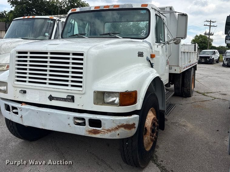 1997 International 4900 Equipment Image0