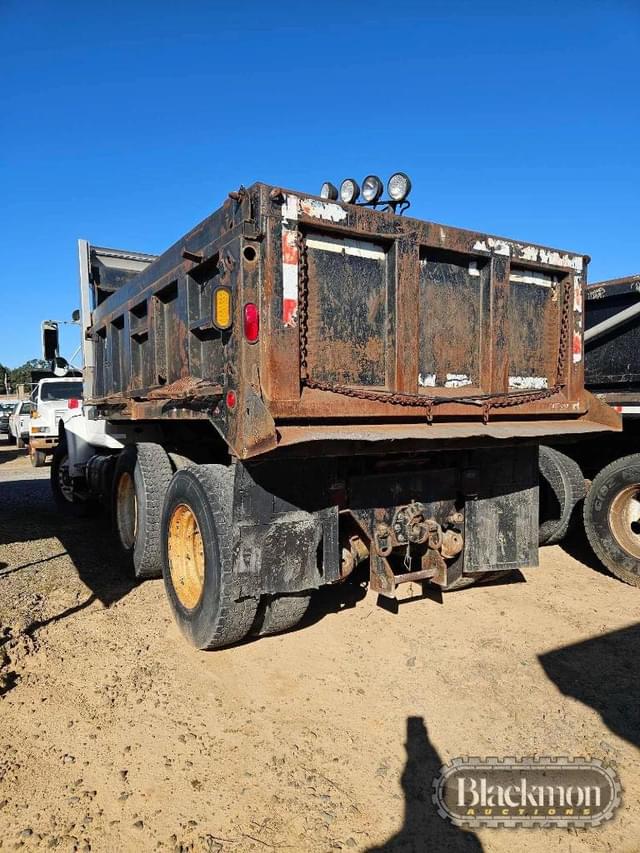 Image of International 4900 equipment image 3