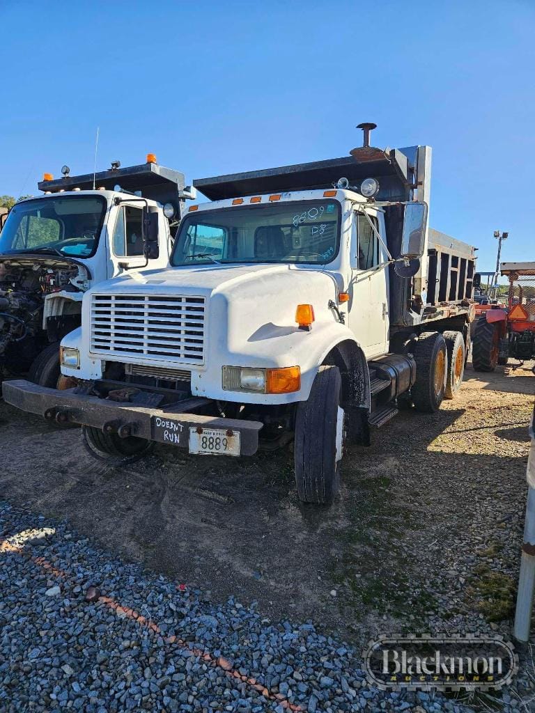 1997 International 4900 Equipment Image0