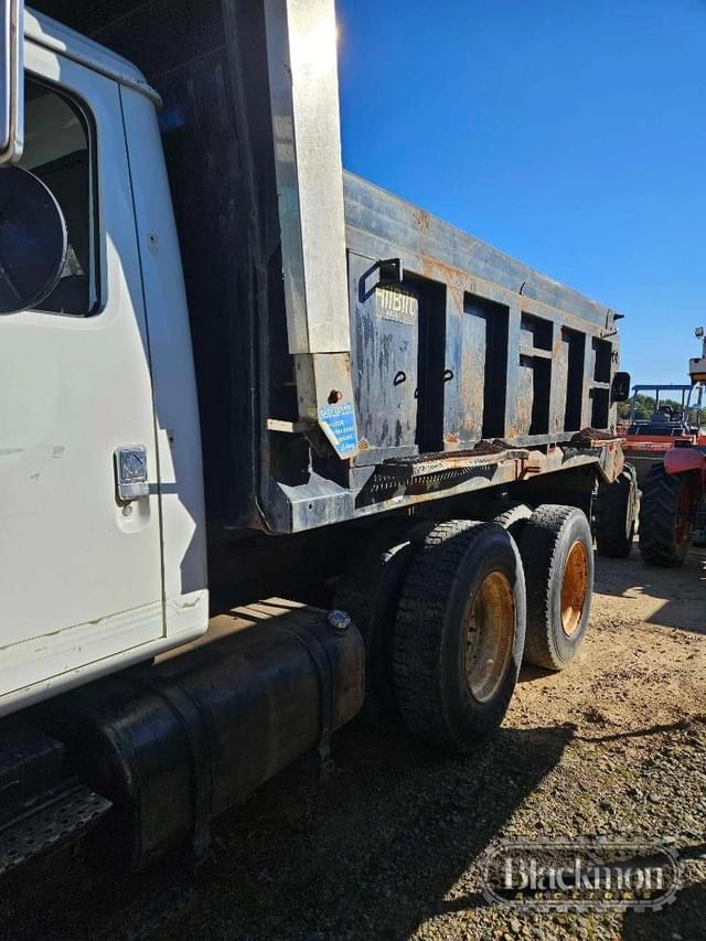 Image of International 4900 equipment image 1