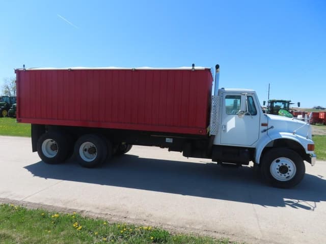 Image of International 4900 equipment image 4