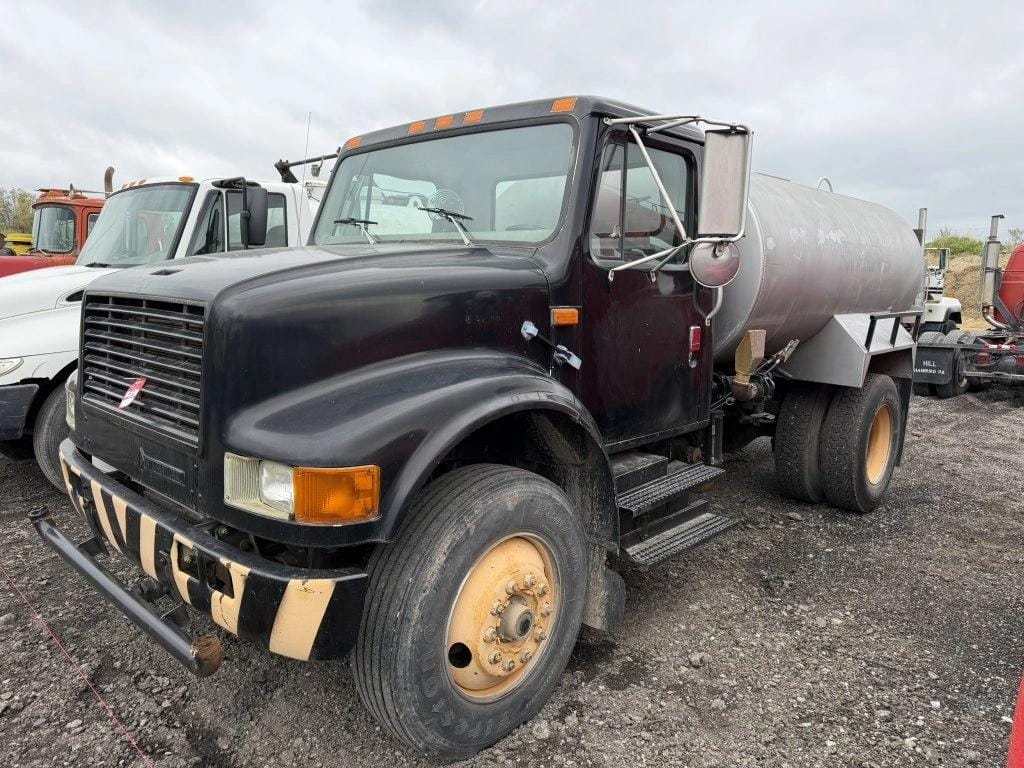 1997 International 4900 Equipment Image0