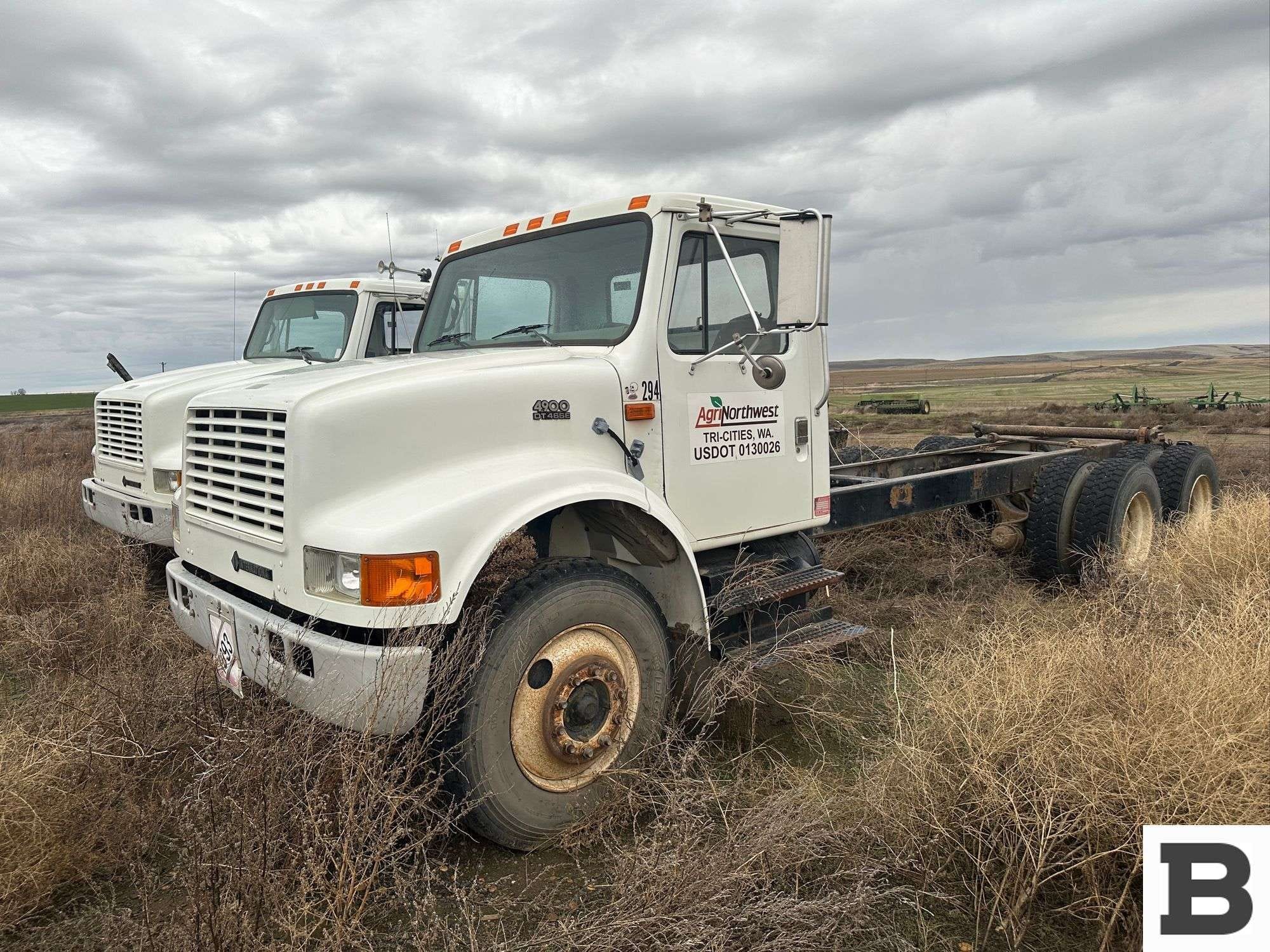 1997 International 4900 Equipment Image0