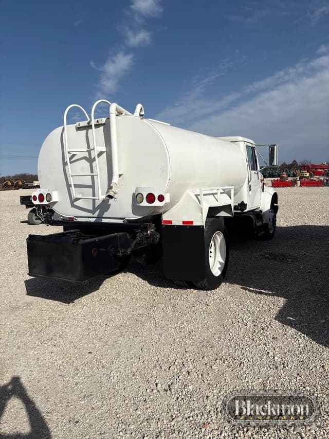 Image of International 4900 equipment image 2