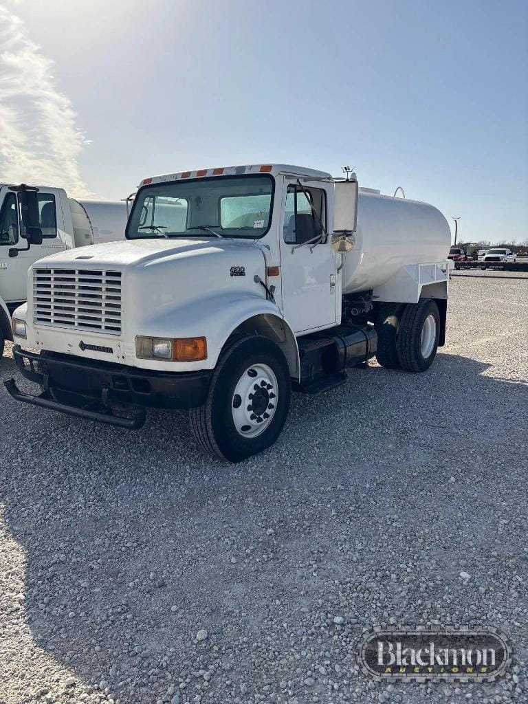 1997 International 4900 Equipment Image0