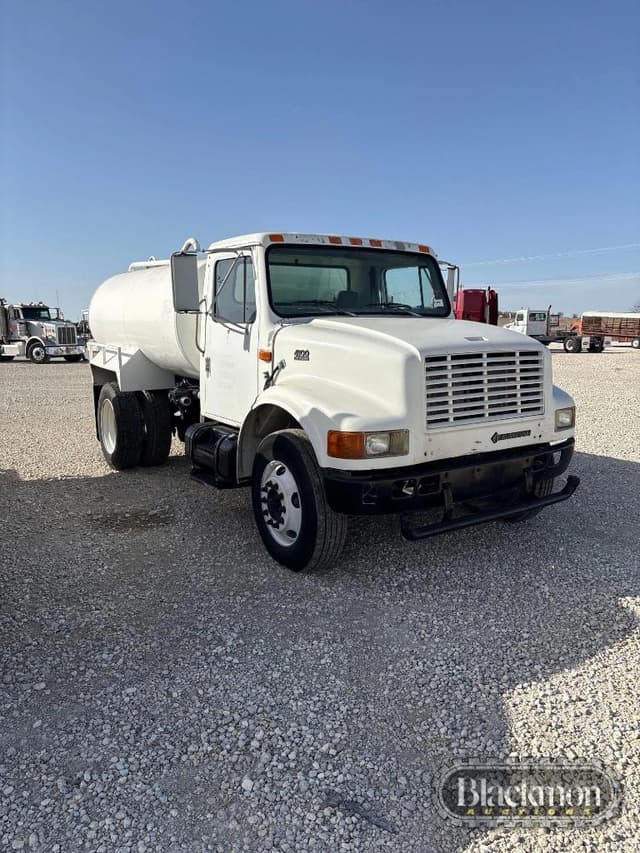 Image of International 4900 equipment image 3