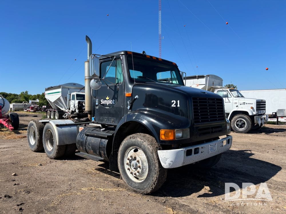 1997 International 8100 Equipment Image0