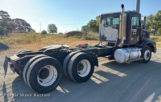 Image of International 9200 equipment image 4