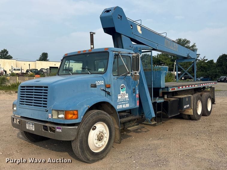 1997 International 4900 Equipment Image0