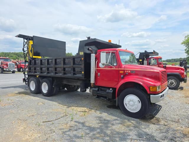 Image of International 4900 equipment image 1