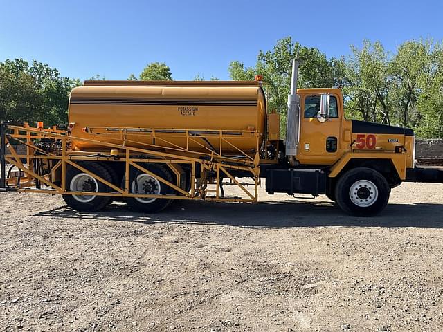 Image of International Paystar 5000 equipment image 4