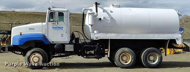 Image of International Paystar 5000 equipment image 1