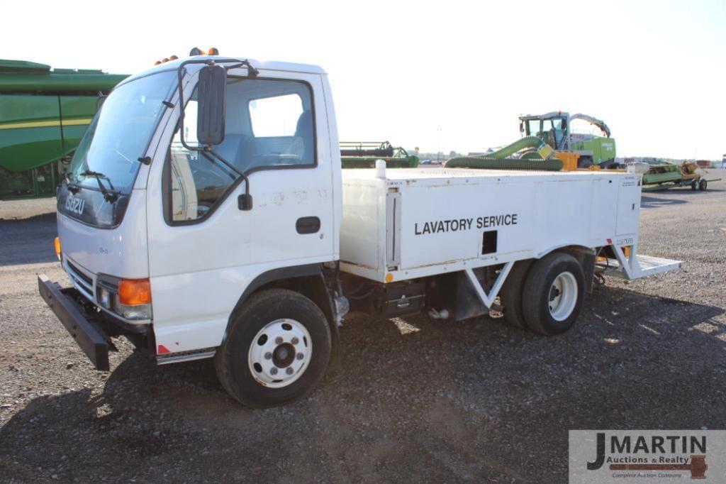 Image of Isuzu NPR Primary image