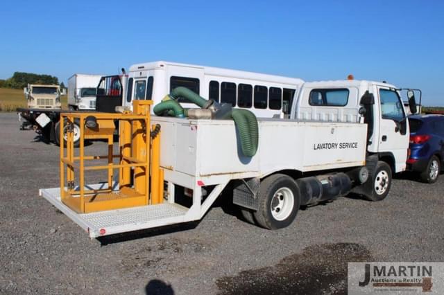 Image of Isuzu NPR equipment image 2