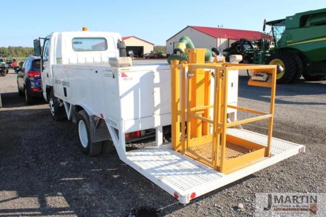 Image of Isuzu NPR equipment image 3