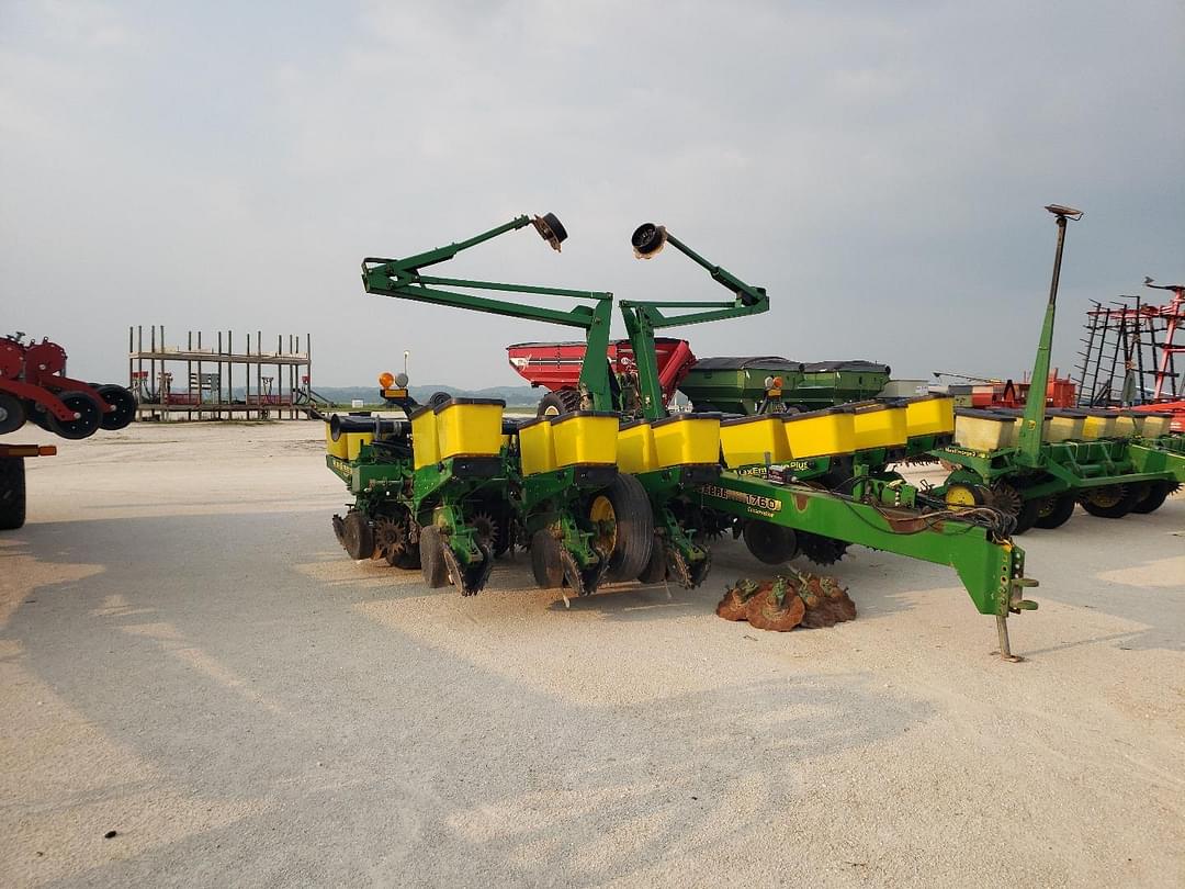 Image of John Deere 1760 Image 1