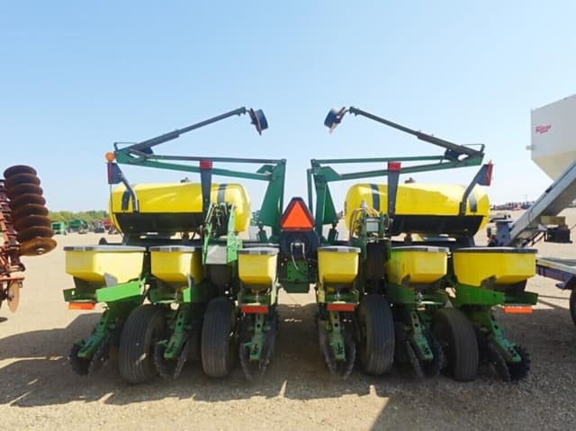 Image of John Deere 1760 equipment image 3