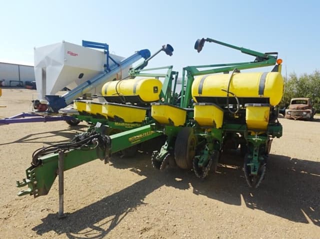 Image of John Deere 1760 equipment image 1