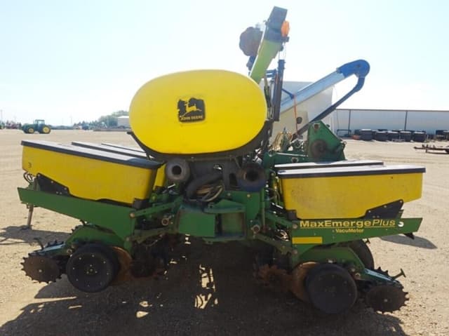 Image of John Deere 1760 equipment image 2