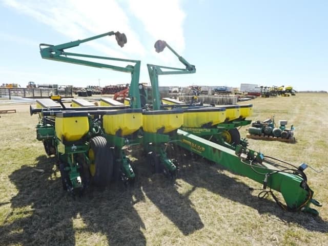 Image of John Deere 1760 equipment image 1