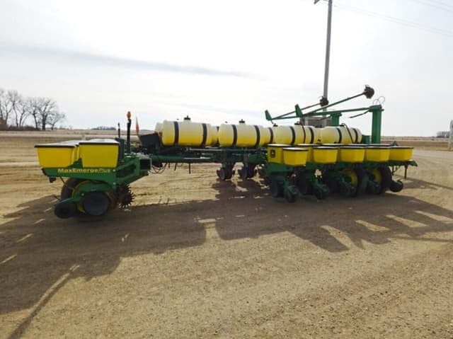 Image of John Deere 1770 equipment image 2