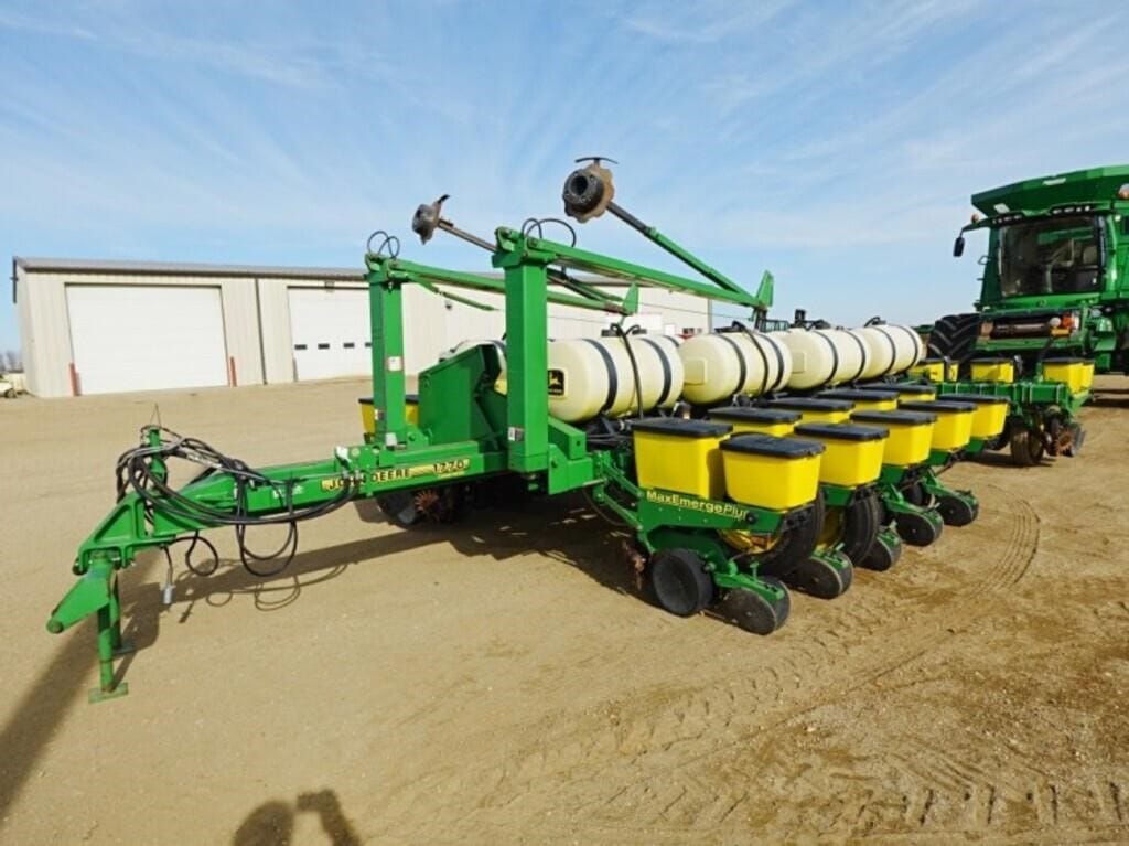 1997 John Deere 1770 Equipment Image0