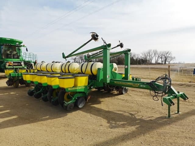 Image of John Deere 1770 equipment image 1