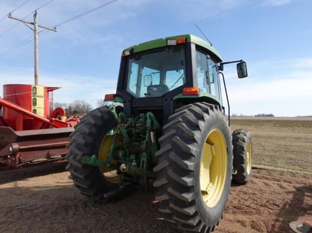 Image of John Deere 6400 equipment image 2