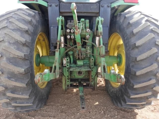 Image of John Deere 6400 equipment image 4