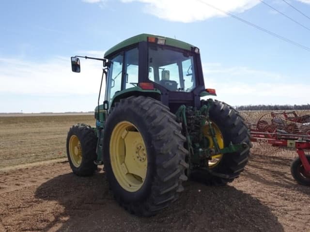 Image of John Deere 6400 equipment image 3