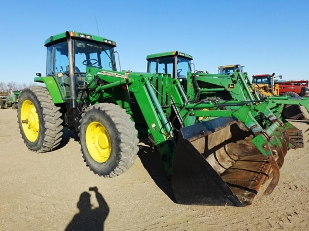 Image of John Deere 7810 Primary image