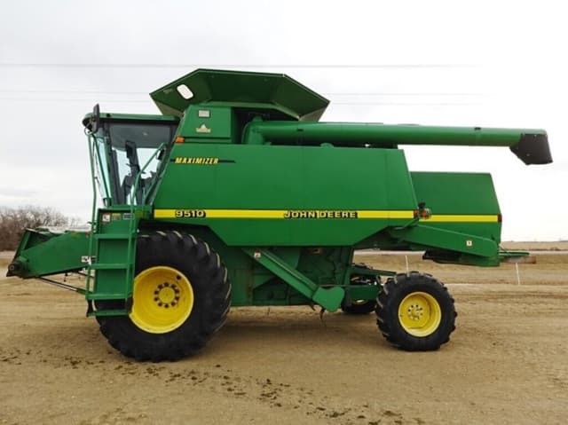 Image of John Deere 9510 equipment image 1