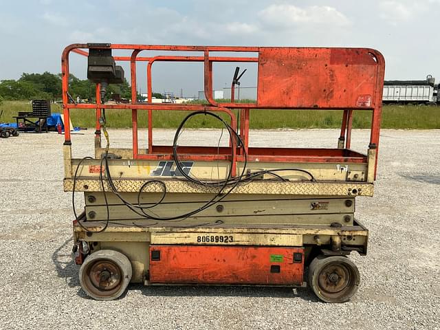 Image of JLG 2033E equipment image 2