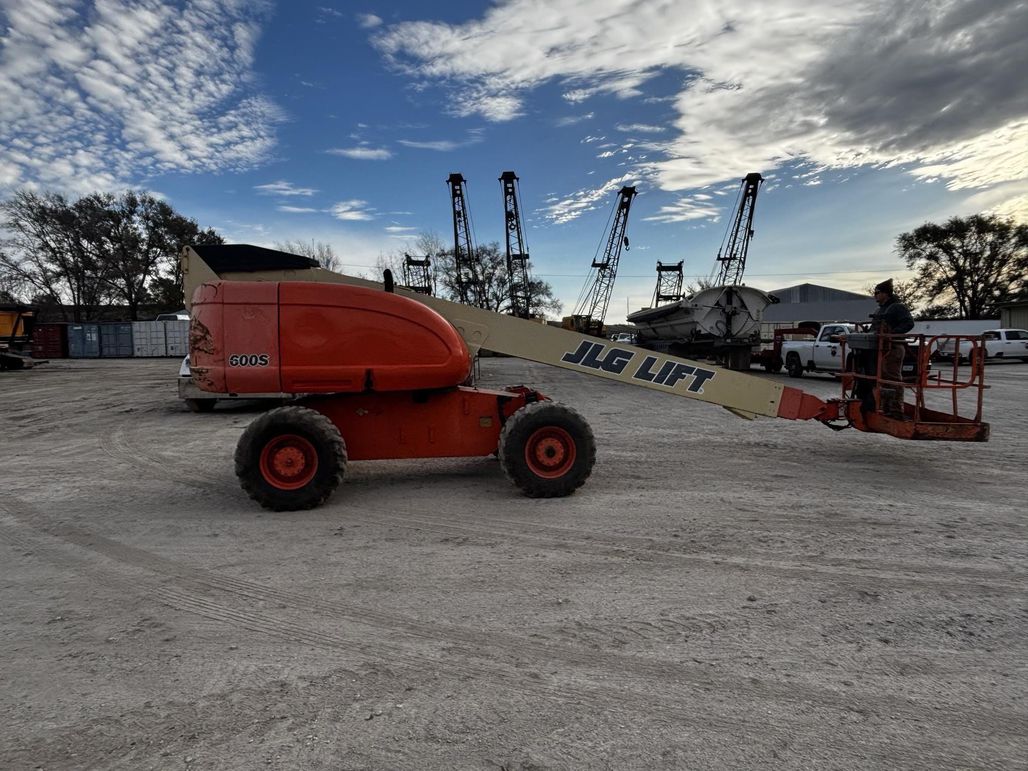1997 JLG 600S Equipment Image0