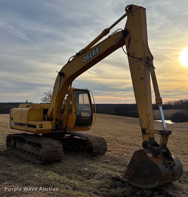 Image of John Deere 120 equipment image 2