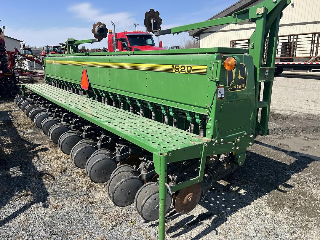 Image of John Deere 1520 Primary image