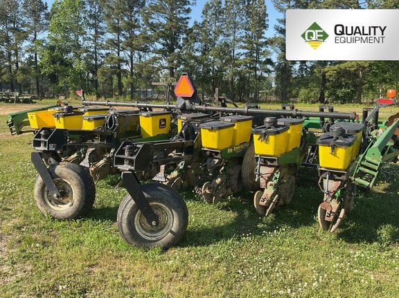 1997 John Deere 1700 Equipment Image0