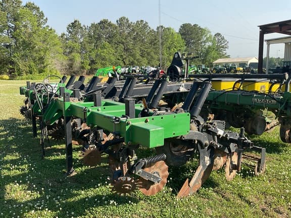 Image of John Deere 1700 equipment image 1