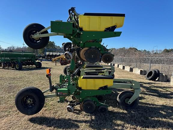 Image of John Deere 1720 equipment image 2