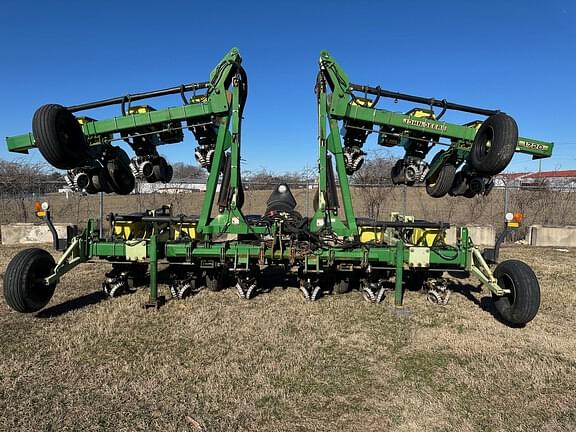 Image of John Deere 1720 equipment image 1