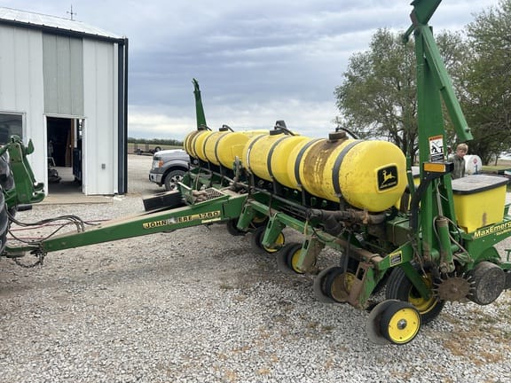 1997 John Deere 1750 Equipment Image0