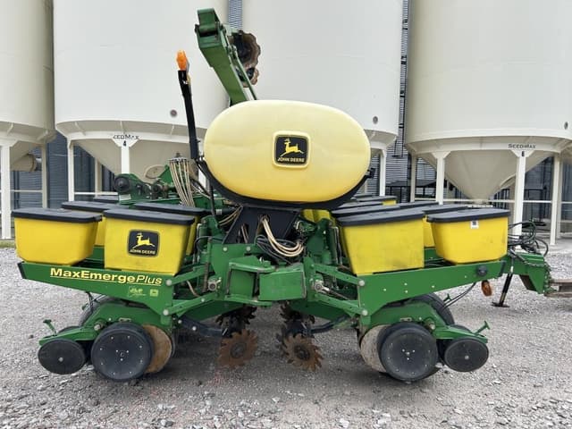 Image of John Deere 1760 equipment image 3
