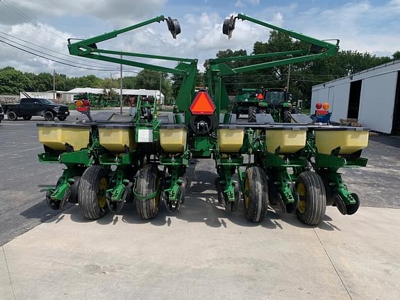 Image of John Deere 1760 equipment image 3