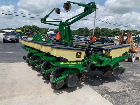 Image of John Deere 1760 equipment image 4