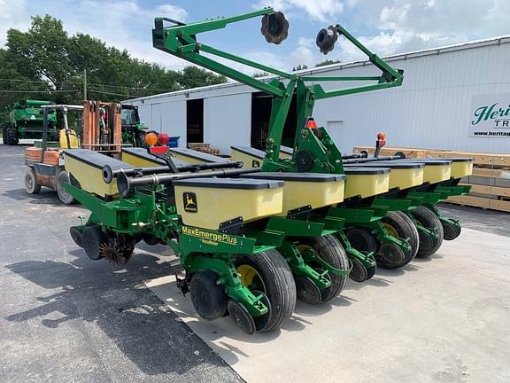 Image of John Deere 1760 equipment image 1